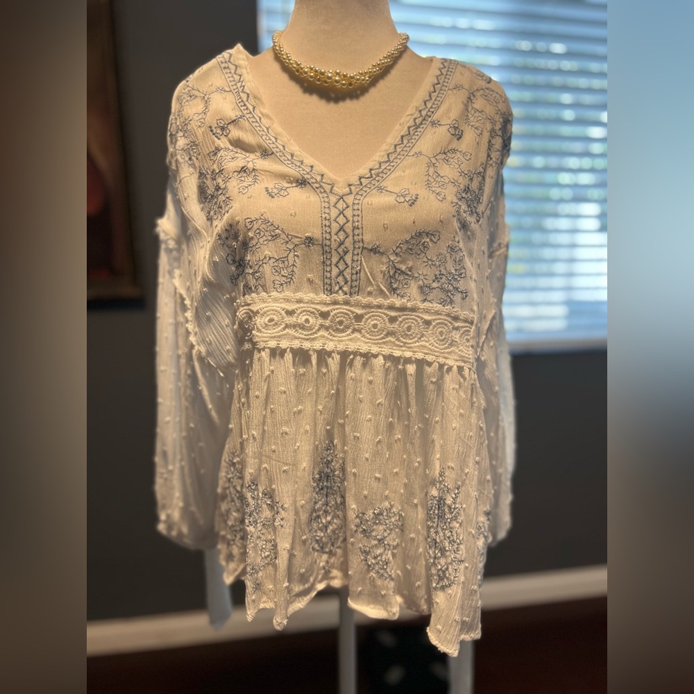 Boho Inspired Embroidered V-Neck Blouse With 3/4 Tie Up Sleeves. NWOT